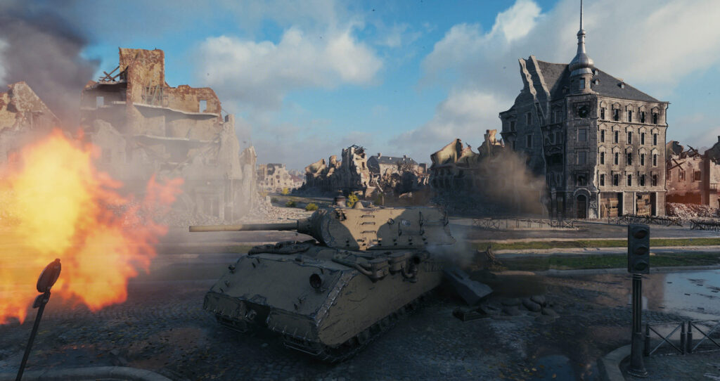Char lourd allemand Maus tirant sur des ennemis en ville dans le jeu World of Tanks